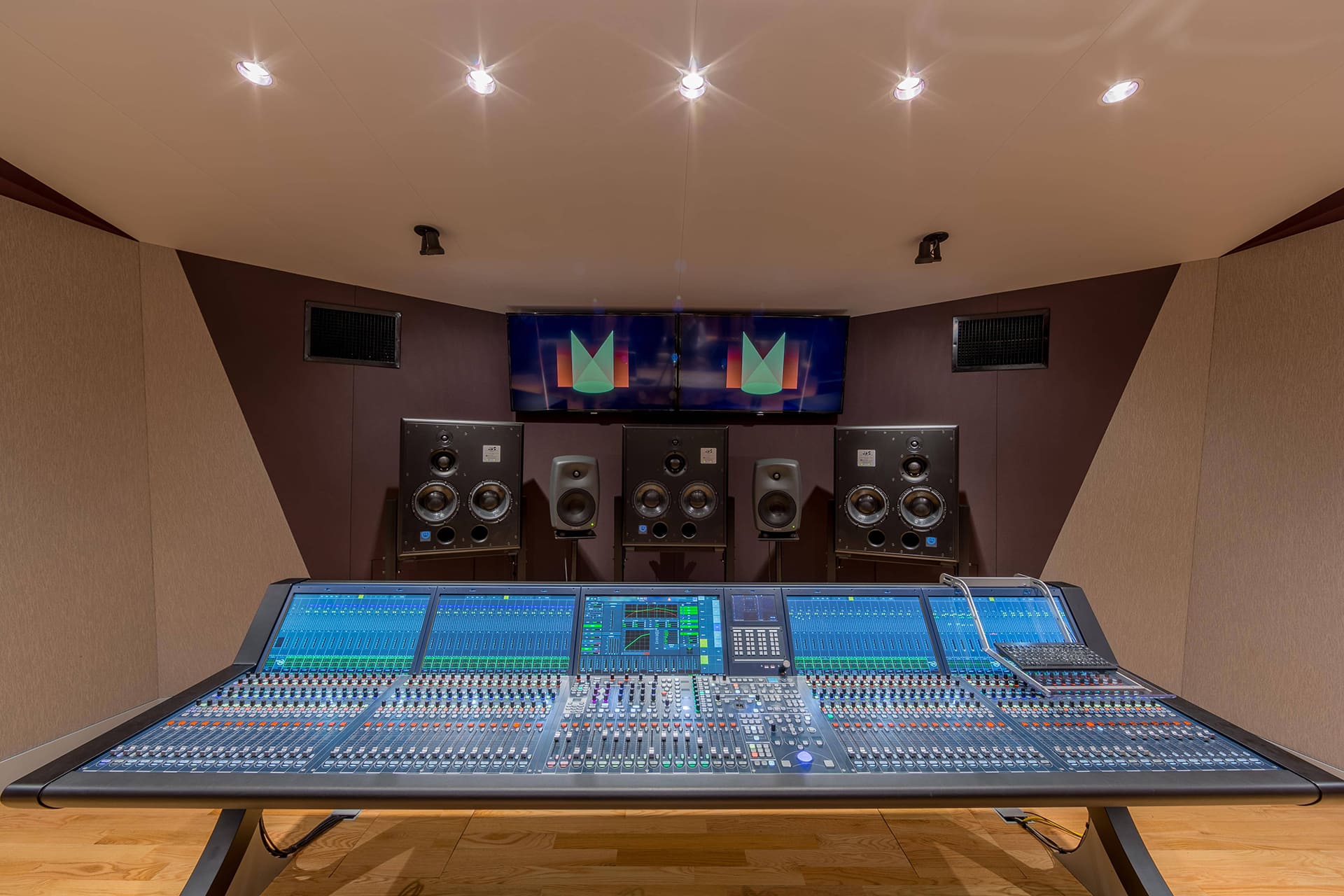 米国フィルム・スコアリングの老舗「Manhattan Center」Studio-7の設備をLAWO社製80フェーダーの音声卓でアップグレード