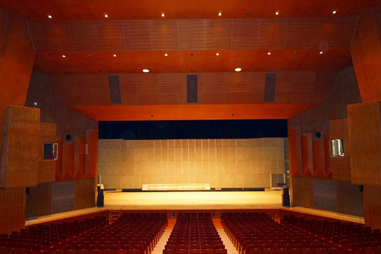 各務原市文化会館様にd&b audiotechnik T-Seriesと RIEDEL RockNetが導入されました