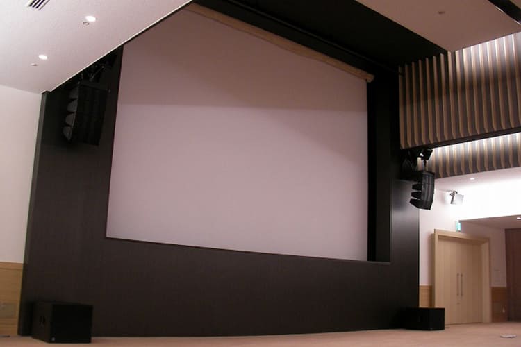 パシフィコ横浜様 会議センターにd&b audiotechnik T-Seriesが導入されました
